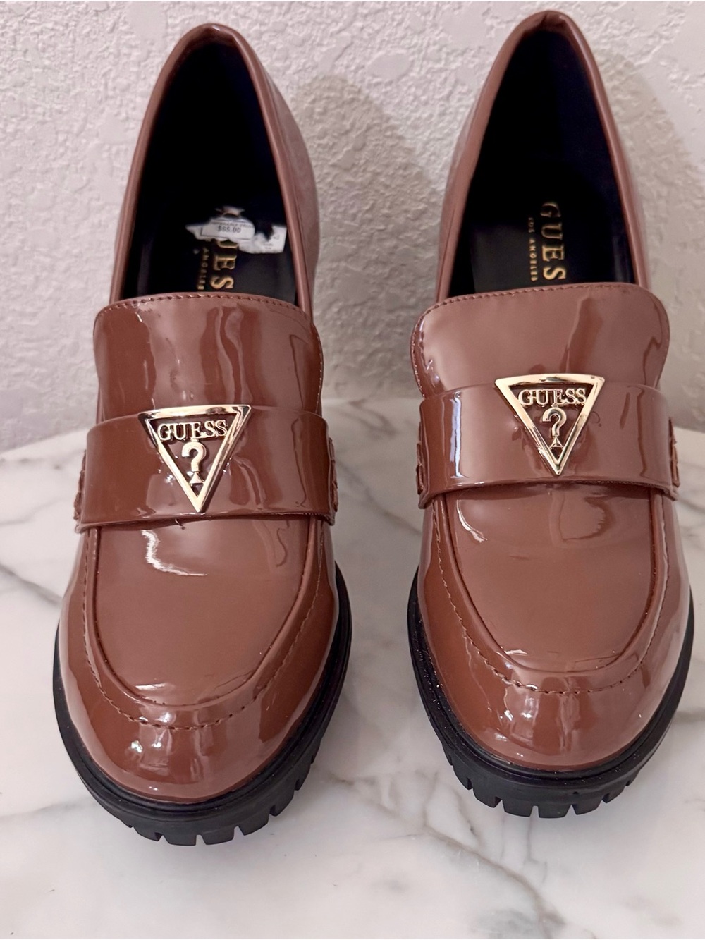 GUESS caramel Patent Loafer,pump,Gold Triangle Logo 9.5 statement pump,dinner